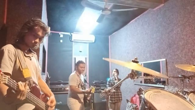 Akulah dia - drive cover by : Saat Senja смотреть онлайн