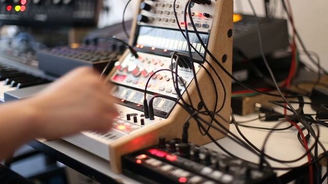 F.U.S.E. "F.U." cover, 4 Korg Volca Demo смотреть онлайн