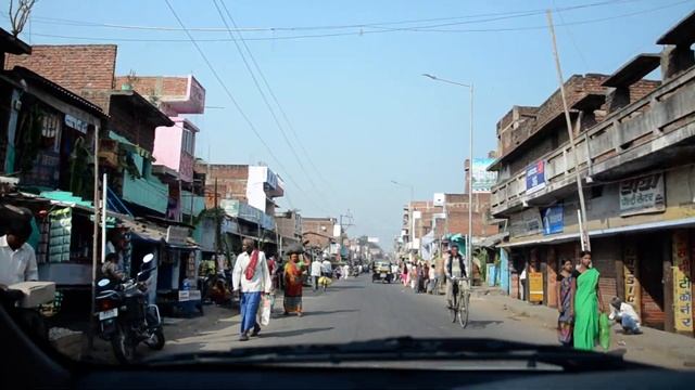 Почувствуй себя водителем в Индии! Видео снято где-то между городами Гая и Патна. смотреть онлайн