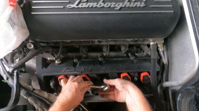 How to Change Lamborghini Gallardo Spark Plugs 03-08 With Performance Plugs Expert POV tutorial смотреть онлайн