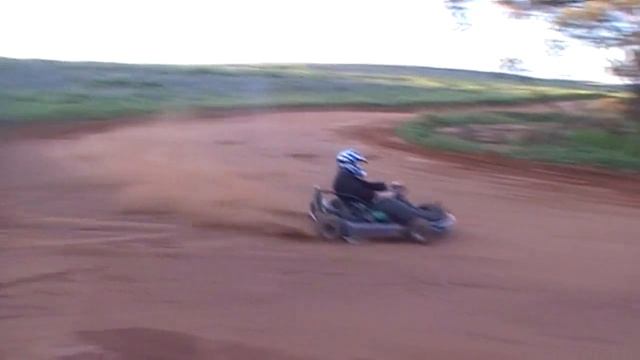 Go kart on dirt смотреть онлайн