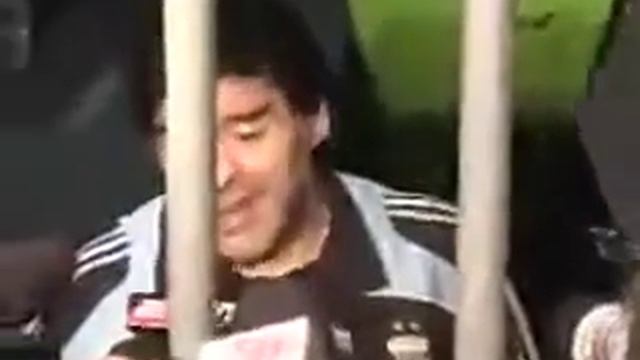 TV AZTECA DEPORTES EN SUDAMERICA MARADONA LLEGO A BUENOS AIRES DESDE ITALIA 24 09 09 смотреть онлайн