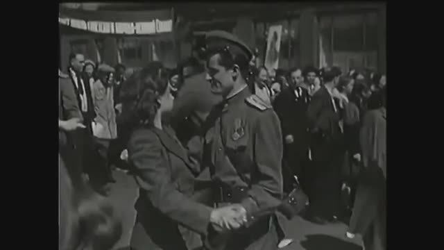 Георгий Виноградов - В городском саду - Песни о войне смотреть онлайн