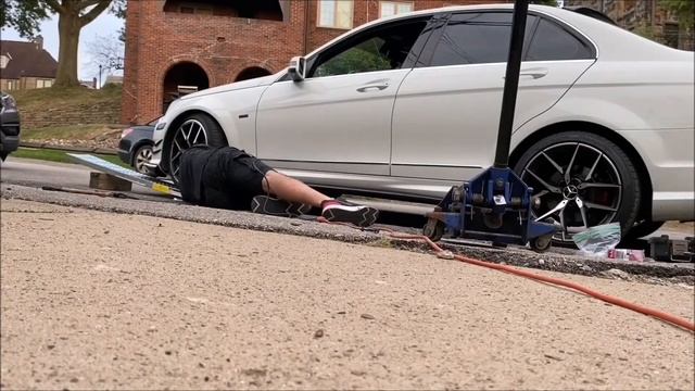 MERCEDES W204 CARBON FIBER SIDE SKIRT INSTALL смотреть онлайн