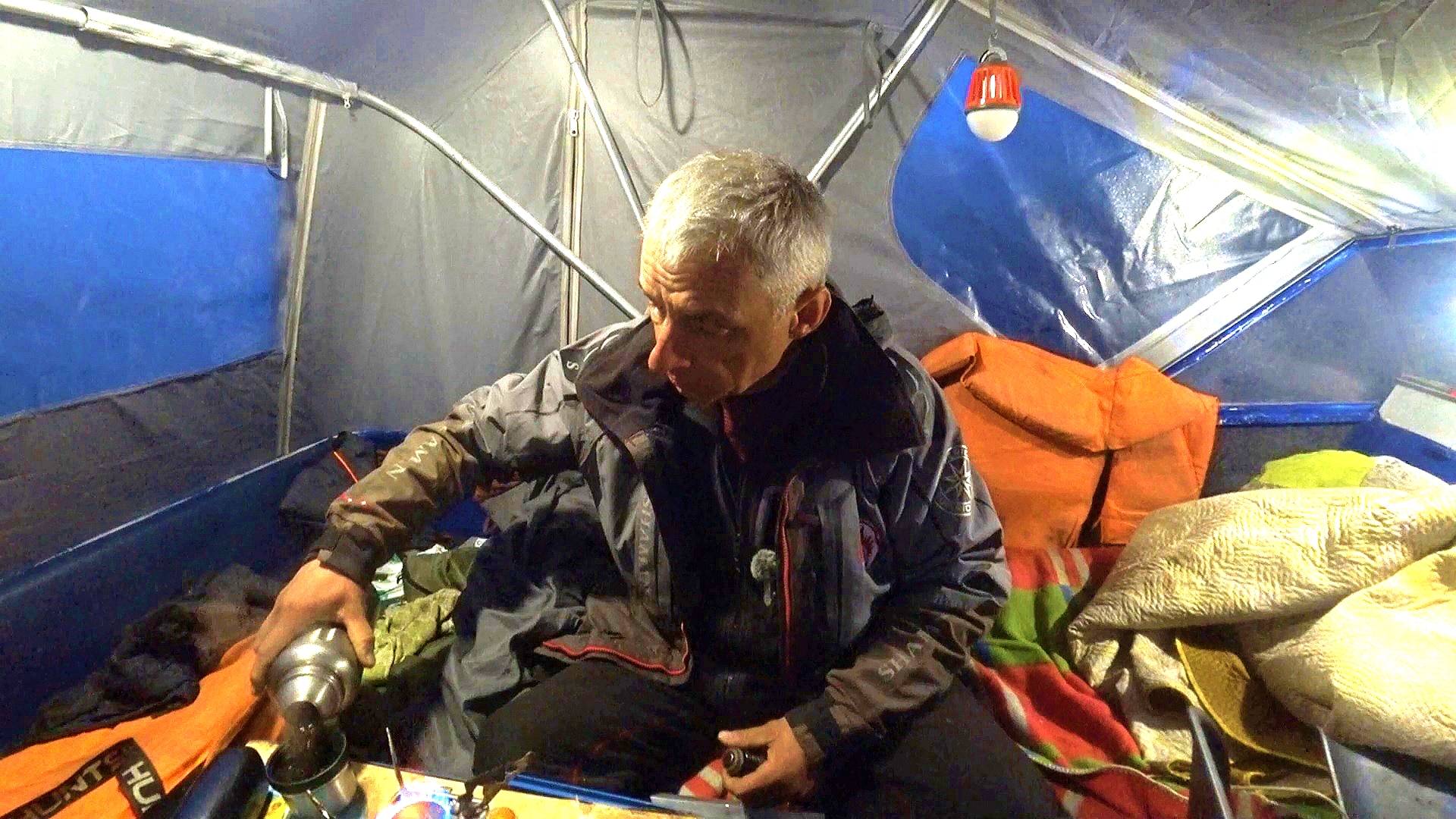 ПЕРВАЯ НОЧЕВКА В ЛОДКЕ. Рыбалка на спиннинг в Калининграде смотреть онлайн