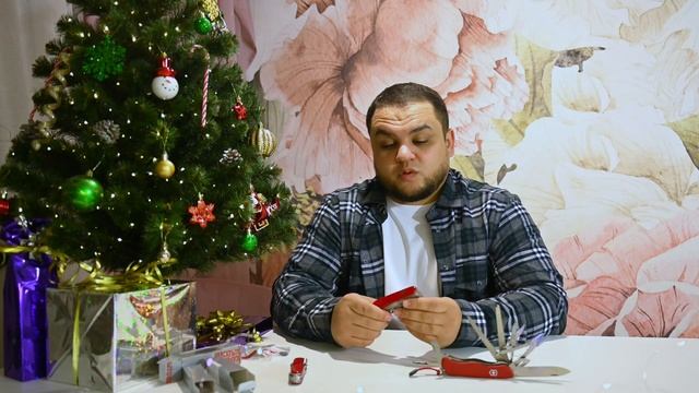 Comparing Victorinox Handyman vs Huntsman vs Workchamp. The Ideal Gift for Your Loved Ones! смотреть онлайн