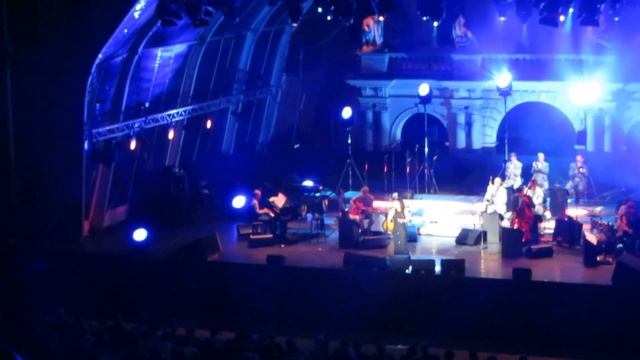 ZAZ - Les Passants смотреть онлайн