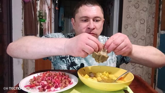 мукбанг/обжор/тушёная картошка с рёбрышками,винегрет с фасолью/ смотреть онлайн
