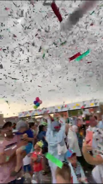 Предлагаем в аренду конфетти-машины и пневмопушки для запуска конфетти и серпантина. смотреть онлайн