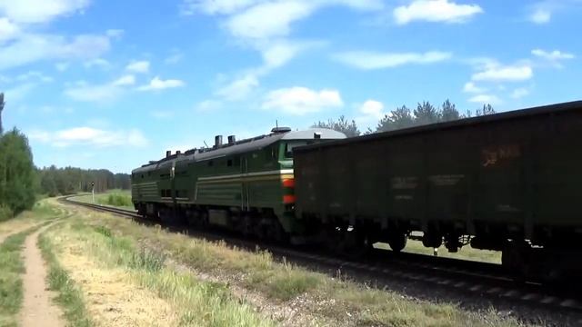 [БЧ] 2ТЭ10М - 2933 c грузовым поездом/[BCh] 2TE10M - 2933 with freight train смотреть онлайн