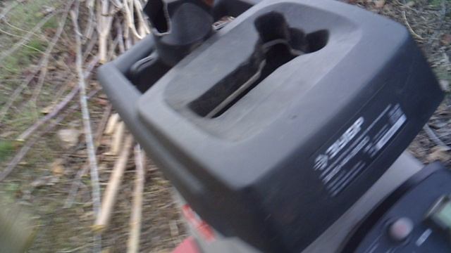 Измельчение длинной ветки с помощью гравитационной подачи