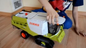 Bruder Claas Lexion 780 Terra Trac Combine Harvester