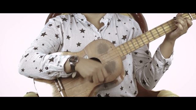 Una Mujer En El Mundo  - Vanessa Serna [Video Oficial]