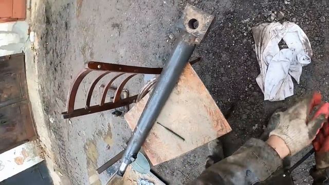 Ремонт аутригера на New Holland 115b. Видео из архива