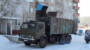 Мусоровоз КО-415А на шасси КамАЗ-53213 (Х 006 НЕ 22).  / KAMAZ garbage truck.