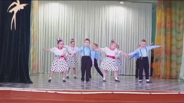 Танец "Стоят девчонки" смотреть онлайн
