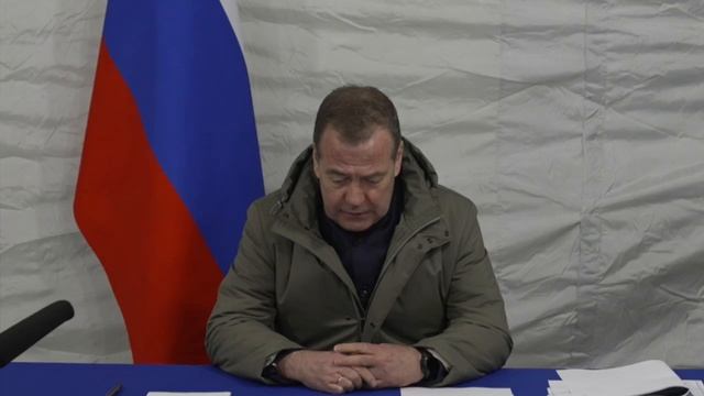 ‼️🇷🇺 Медведев поручил развернуть оружие на новых физических принципах смотреть онлайн