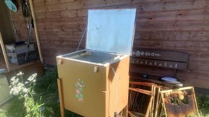 Перетопка воска электрической воскотопкой без участия пчеловода. 110 градусов держит автоматом.