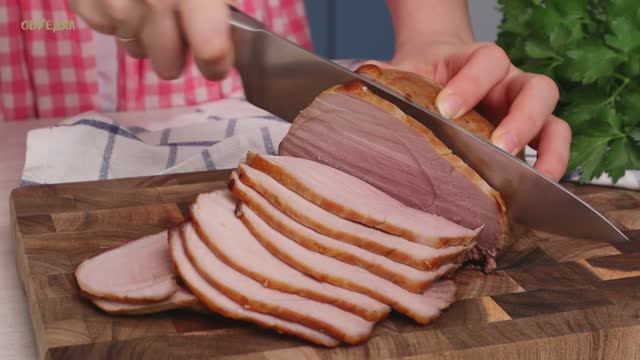 Сочное запеченное мясо в духовке. Для бутербродов вместо вредной колбасы. Кусочки сочные, эластичные смотреть онлайн