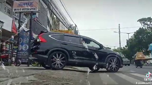 HONDA CR-V Modifikasi Velg Hsr Outer R20 Dengan Ban 255 45 R20 Yokohama Parada Spec X смотреть онлайн