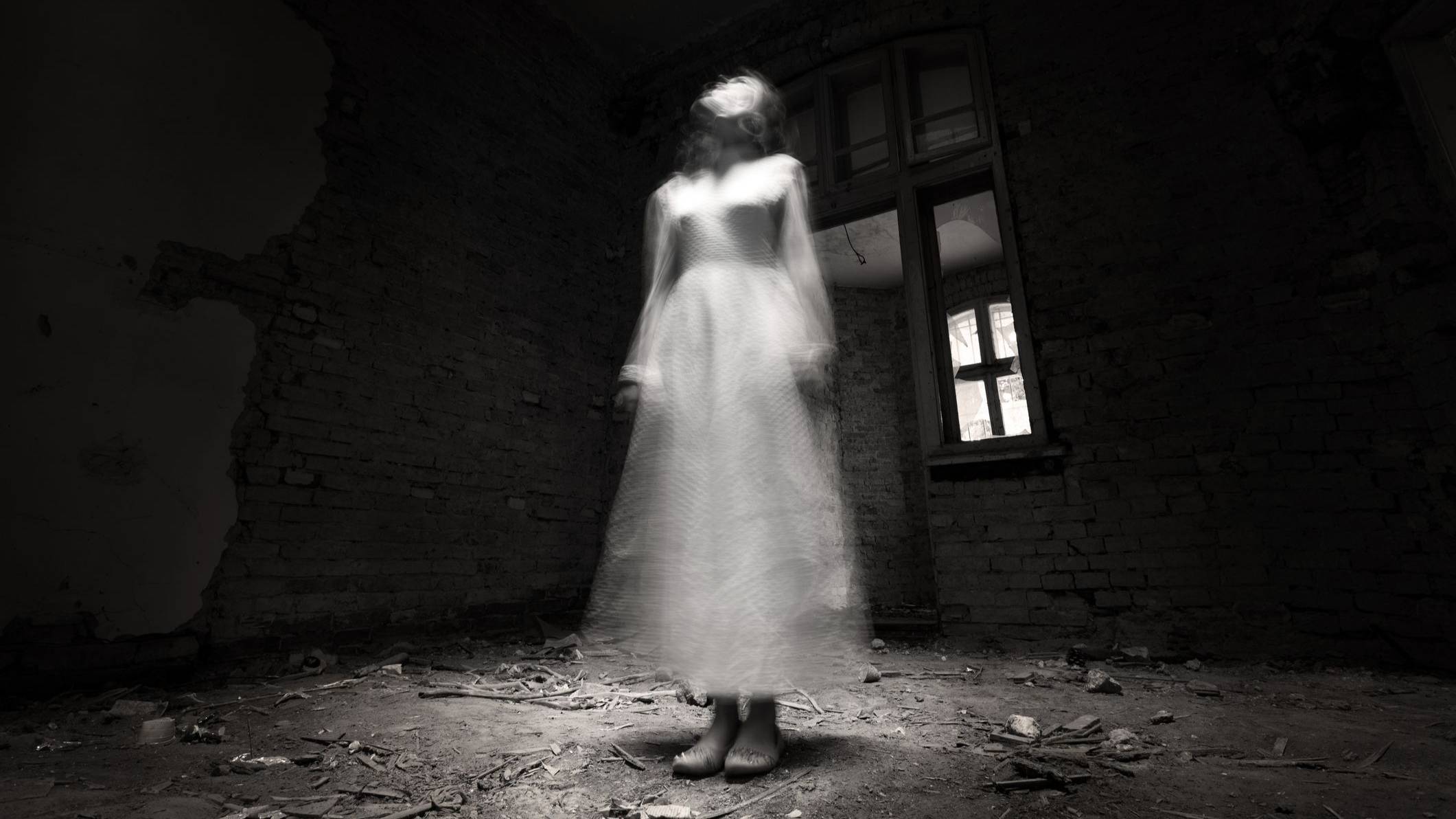 Девочка рассказала бабушке, что она кого-то видит. смотреть онлайн