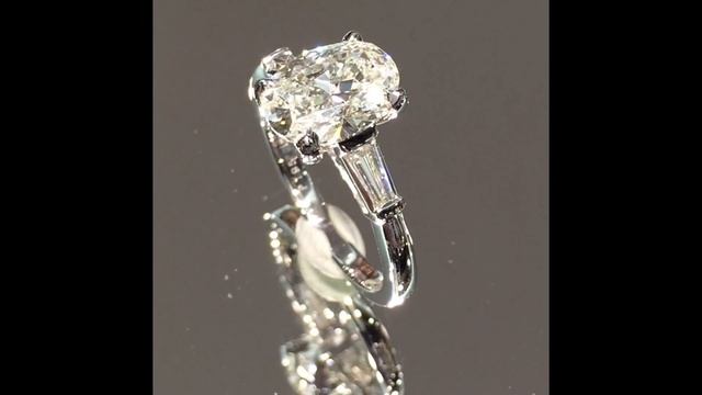 2 carat Oval Diamond 3-Stone Engagement Ring with Baguettes смотреть онлайн