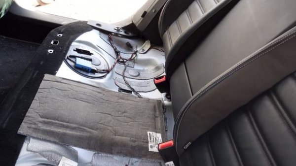 ワーゲンのリアシートのはずし方VW PASSAT CC R36 2008　パサートCC　VR6 How To remove Rear Seat.