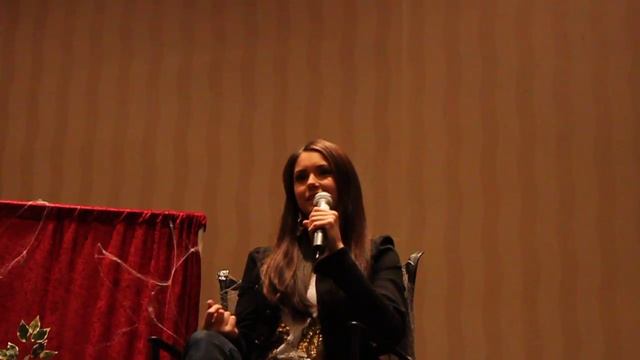 Nina Dobrev Q&A: Damon or Stefan? смотреть онлайн