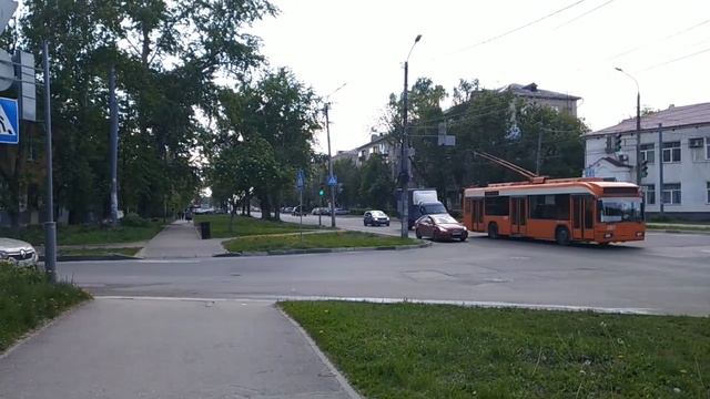 Нижний Новгород, вид снизу. Школа 149 ост - Воронова ост смотреть онлайн