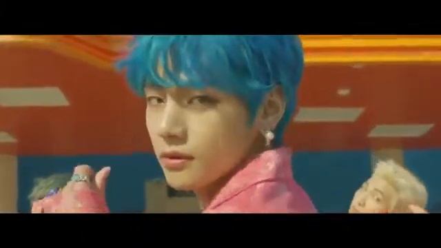 тэхен (бог) [начало клипа boy with luv] смотреть онлайн