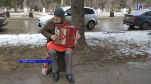 Уличный музыкант  баянист из Каменки покоряет Рыбницу Полная версия