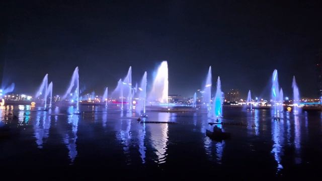 Шоу фонтанов IMAGINE в Dubai Festival City Mall