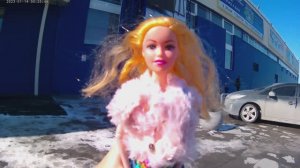 Настя и Барби в магазине