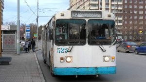 Троллейбус Екатеринбурга ЗиУ-682Г [Г00] борт. №525 маршрут №32 на остановке "Уральская"