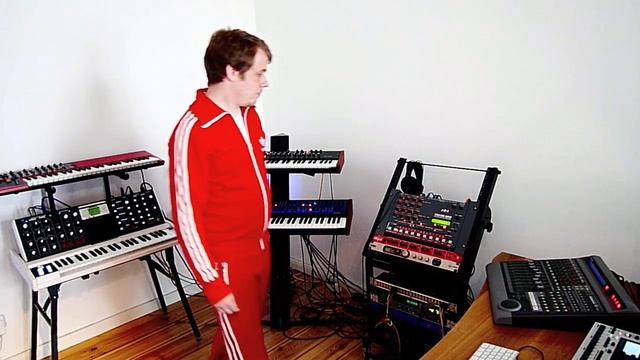 Infraschall - Prophet 08, Poly Evolver, Moog Voyager, Elektron Machinedrum, Monomachine смотреть онлайн