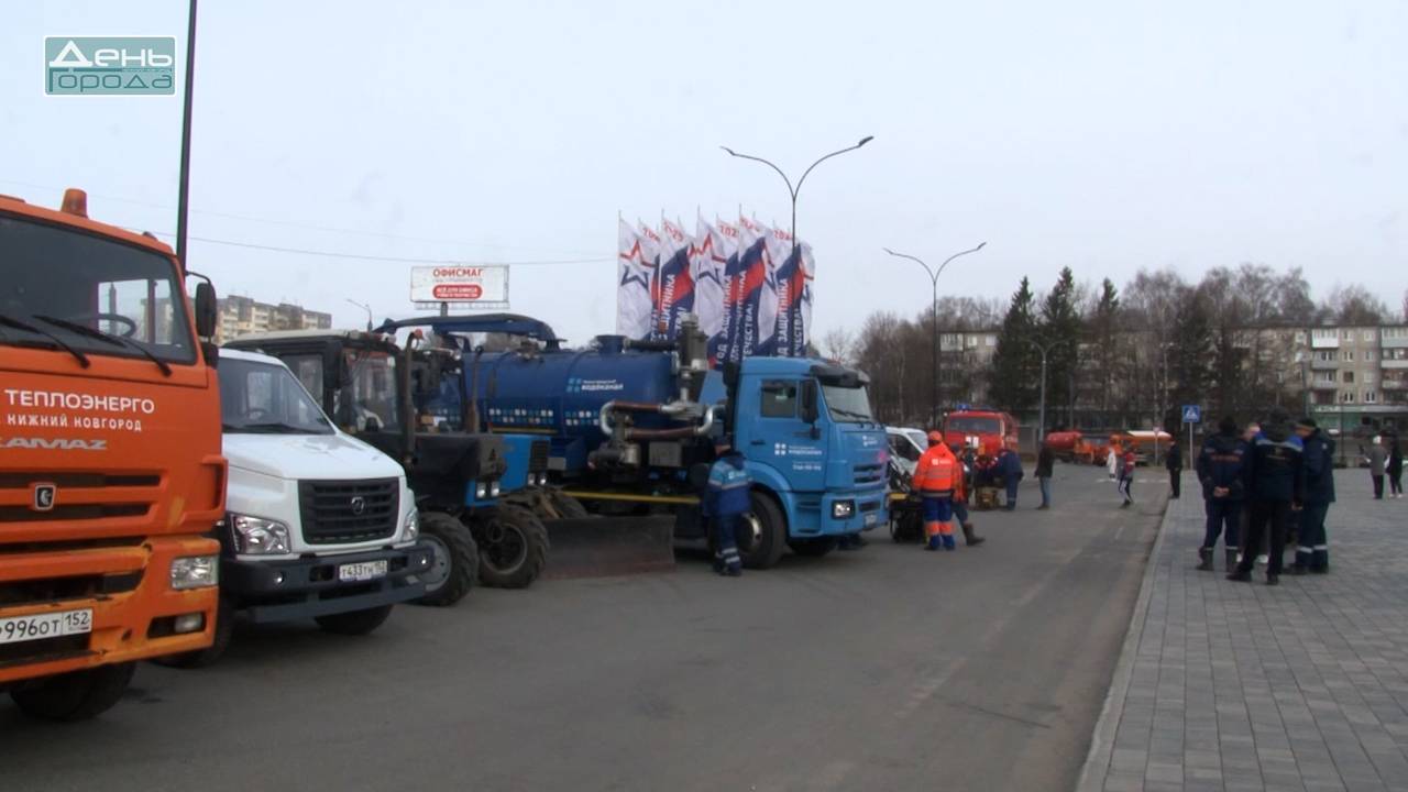 Смотр водооткачивающей техники и сводного аварийно-технического отряда состоялся в Московском районе смотреть онлайн