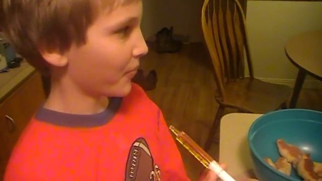 13 yr old boy drinks RAW Skate Fish Liver Oil for $100.00 Bet смотреть онлайн