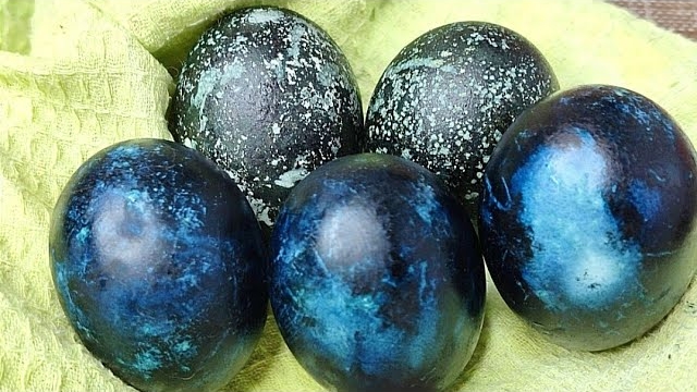 Космические яйца. Красим яйца , чаем каркаде. смотреть онлайн