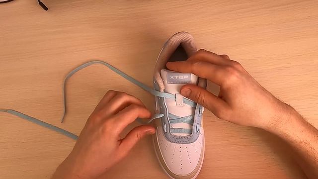 Шнуровка обуви с помощью способа "Военная шнуровка" смотреть онлайн