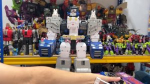Transformers Legacy Titan class Cybertron Universe Metroplex unboxing!