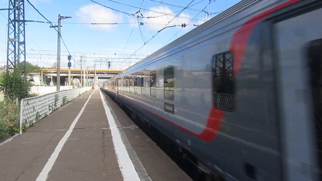 Электровоз ЭП2К-230 с поездом№031А Хельсинки-Москва платорма Рижская 10.07.2019 смотреть онлайн