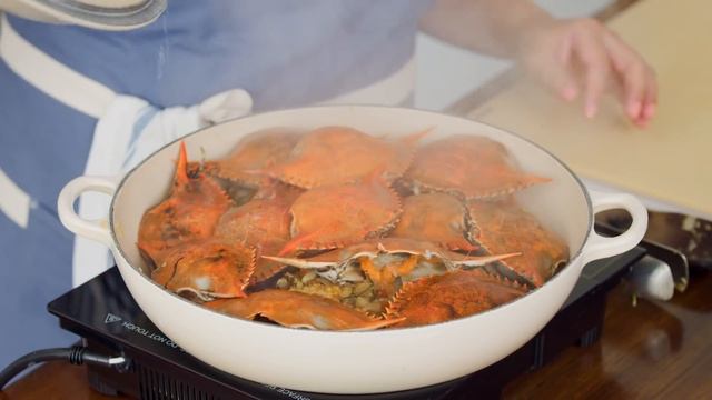 Telling AAPI Stories Through Food | Vietnamese Dry Curry Crab with Fried Rice смотреть онлайн