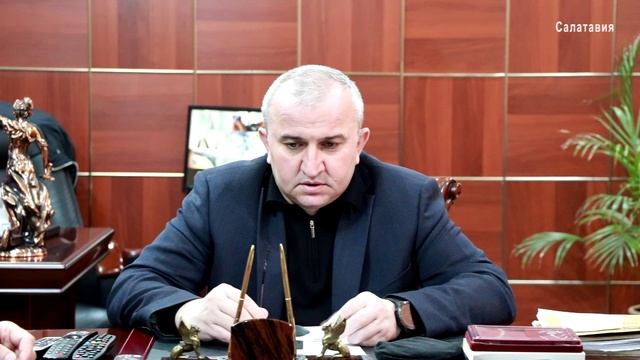 Глава района передал государственные награды ветерану и семьям погибших участников СВО смотреть онлайн