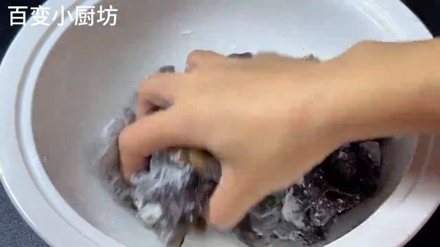 把木耳放鍋里蒸一蒸，太厲害了，98歲奶奶吃了50年，睡眠好身體棒【百變小廚坊】#木耳 смотреть онлайн