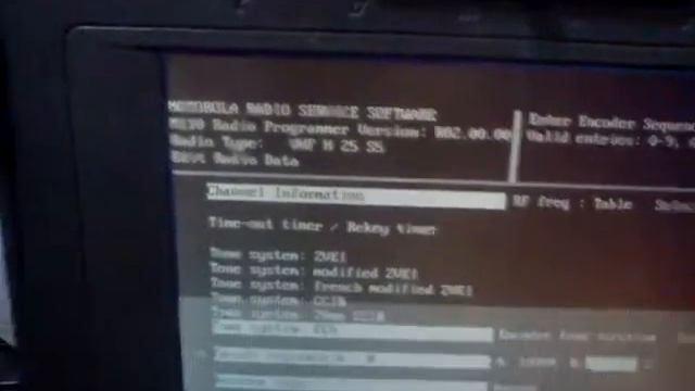 Motorola M110 programming software running on a 386@25Mhz PC смотреть онлайн