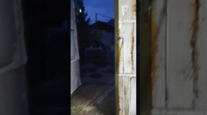 Запор для гаражных ворот