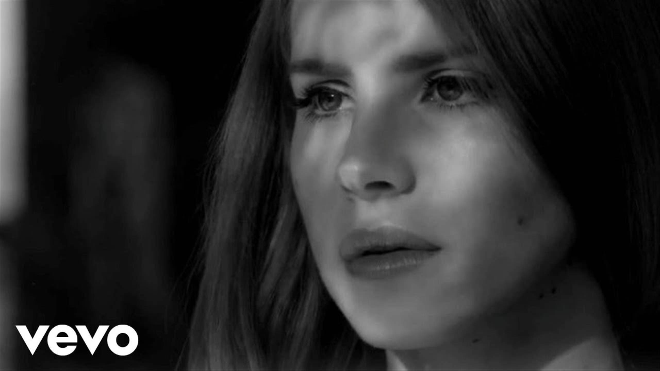 Lana Del Rey – Blue Jeans смотреть онлайн