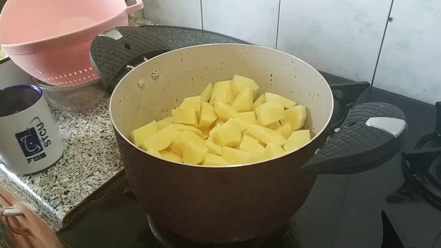 ЖАРЕНАЯ РЫБА С КАРТОФЕЛЕМ!!! FRIED FISH WITH POTATO смотреть онлайн