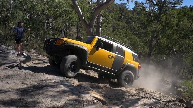 FJ Cruiser on 33's VS Jeep Wrangler on 37's смотреть онлайн