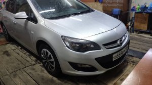 Замена ремня ГРМ и сальника коленвала Опель Астра J